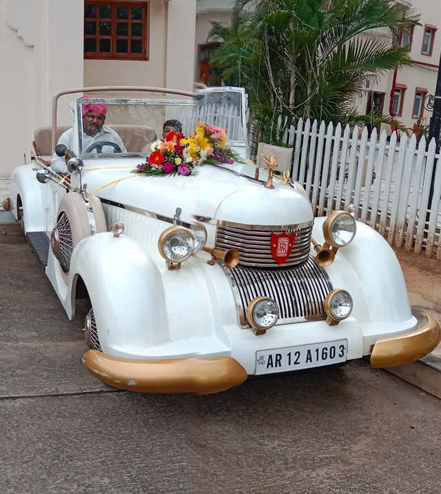 Vintage Car for Wedding